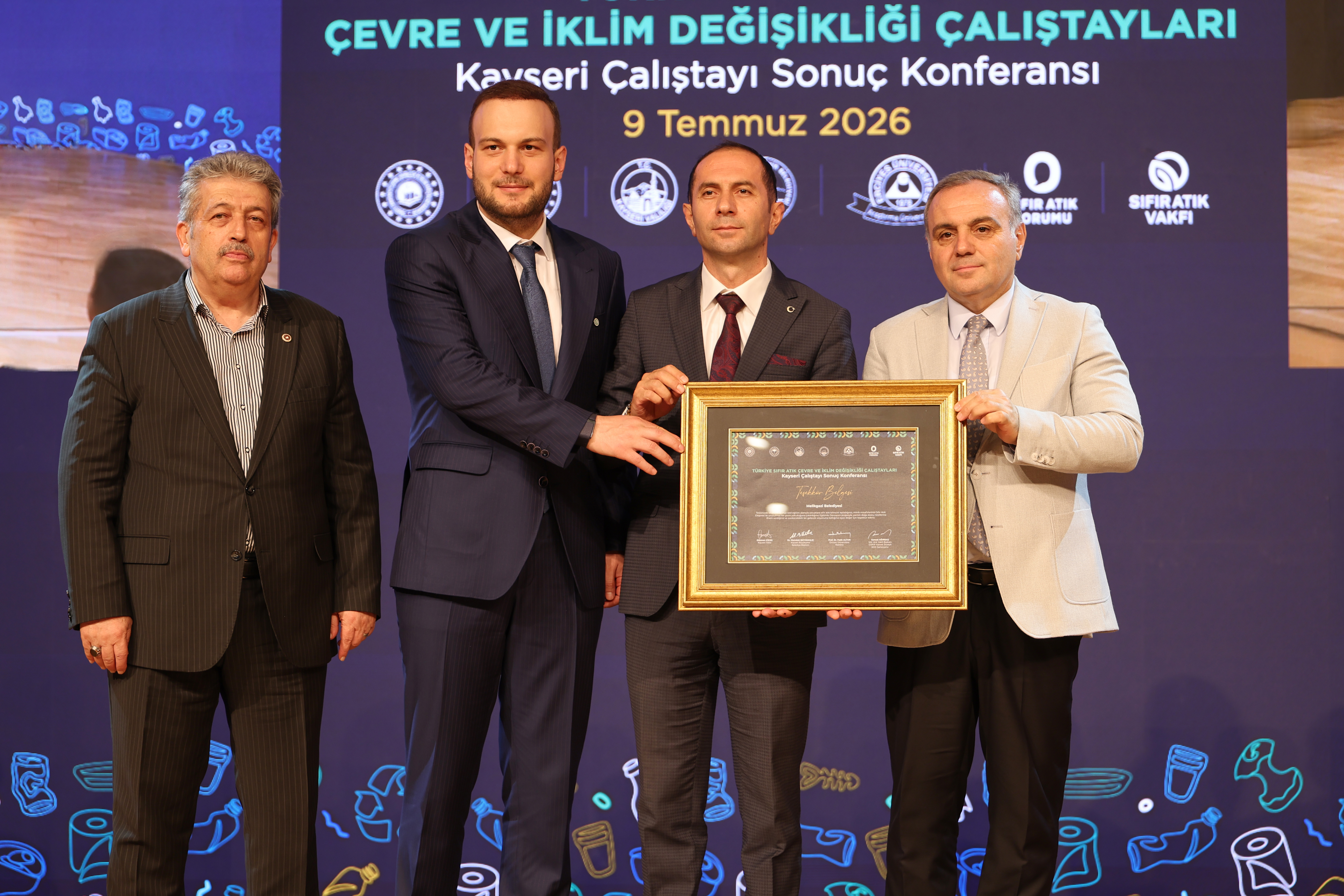 MELİKGAZİ BELEDİYESİ'NİN SIFIR ATIK BAŞARISINA TEŞEKKÜR PLAKETİ