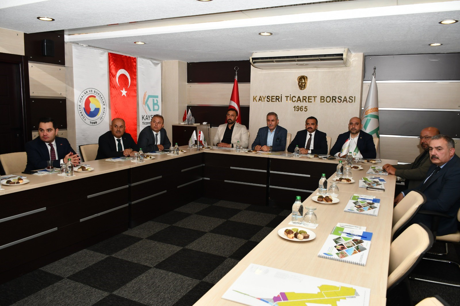 SİVASLILAR YENİ NESİL TARIM MODELİNİ YERİNDE İNCELEDİLER