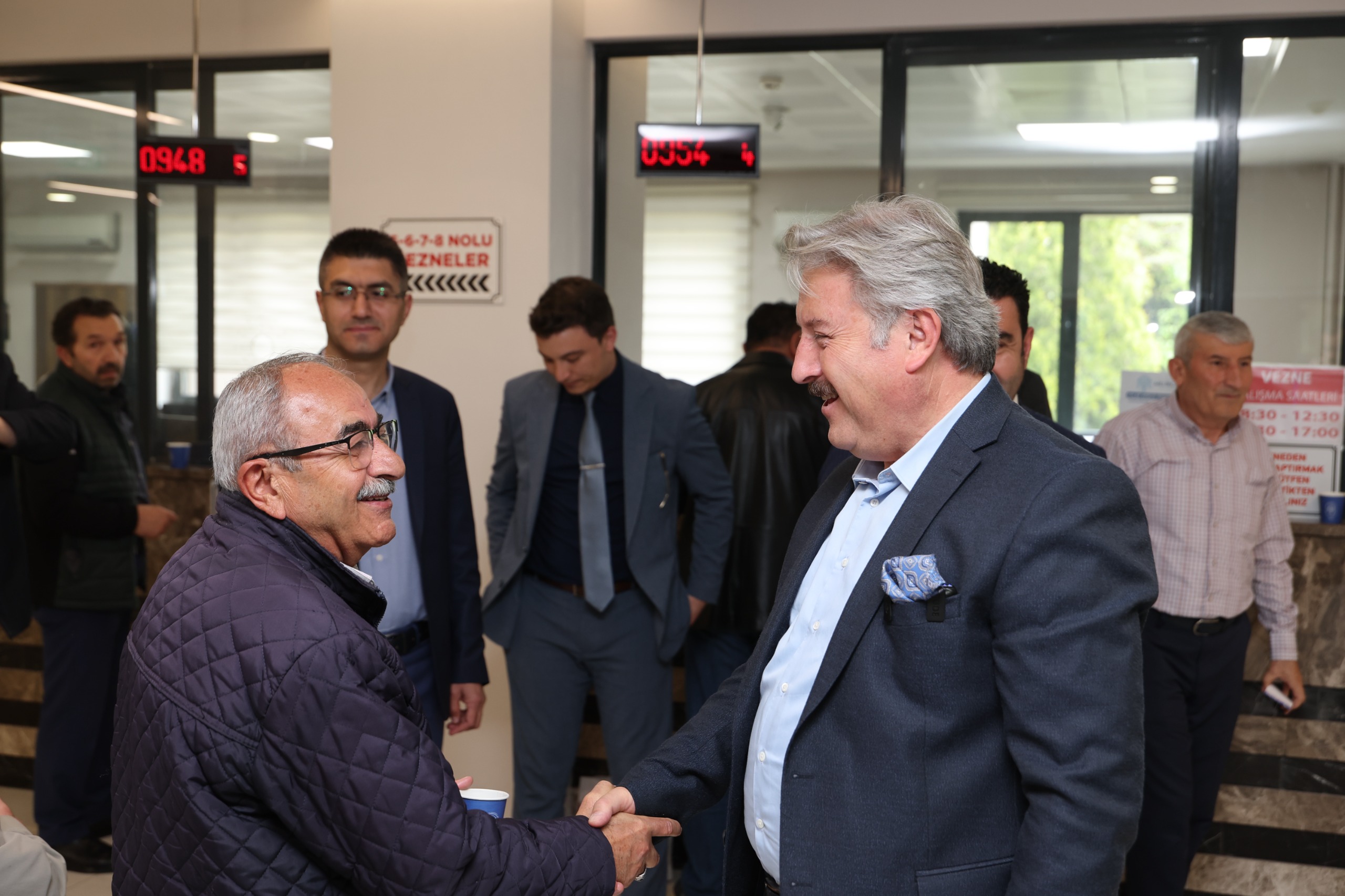BAŞKAN PALANCIOĞLU, BELEDİYE VEZNESİNDE VERGİSİNİ ÖDEDİ