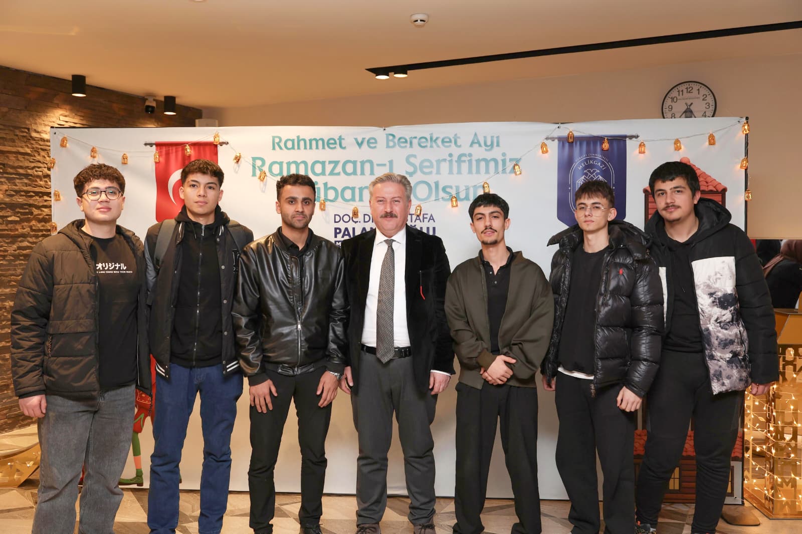 BAŞKAN PALANCIOĞLU, GENÇLERLE İFTAR SOFRASINDA BULUŞTU