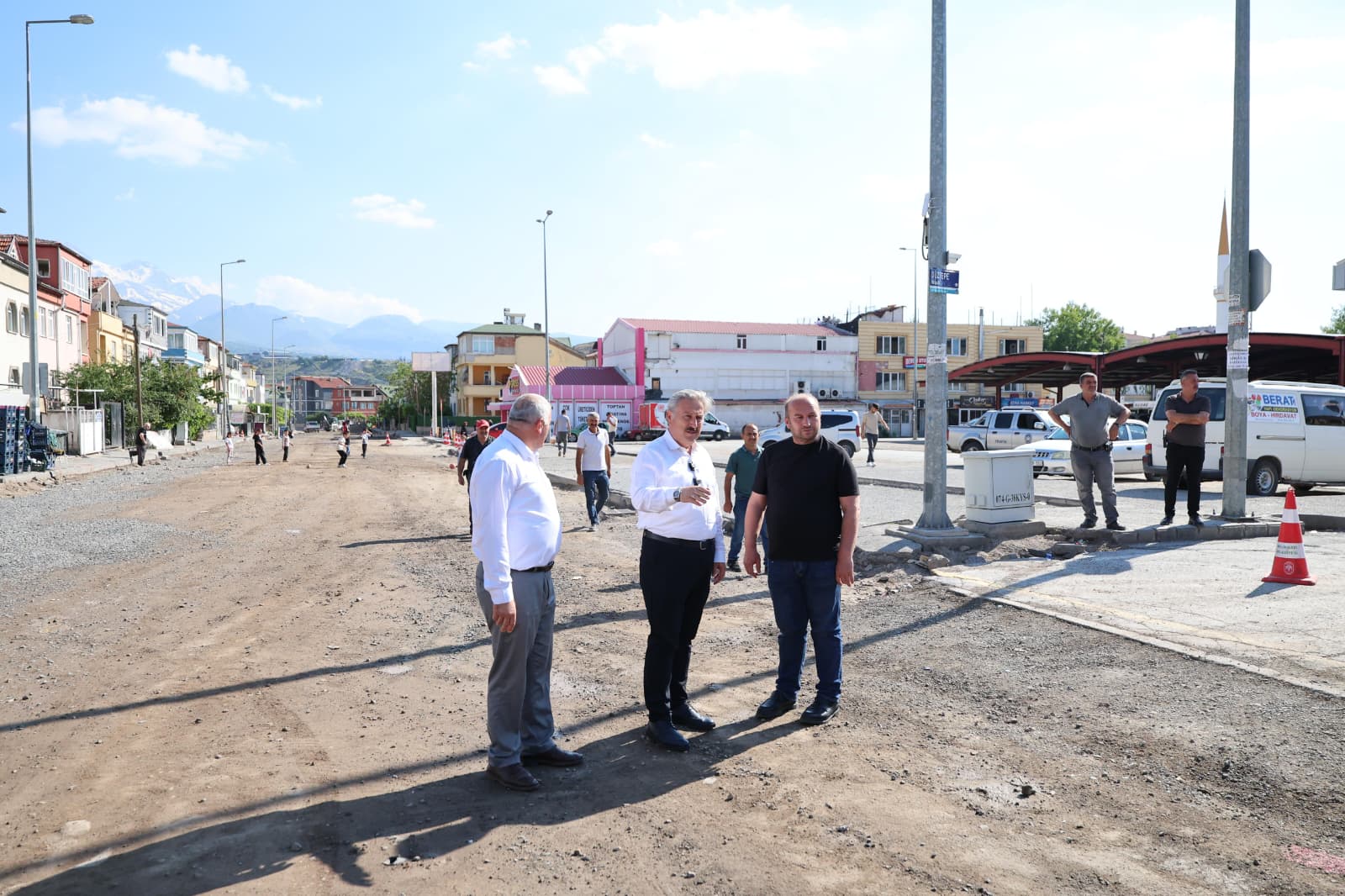MELİKGAZİ BELEDİYESİ’NDEN 4 MAHALLEYE ASFALT ATAĞI