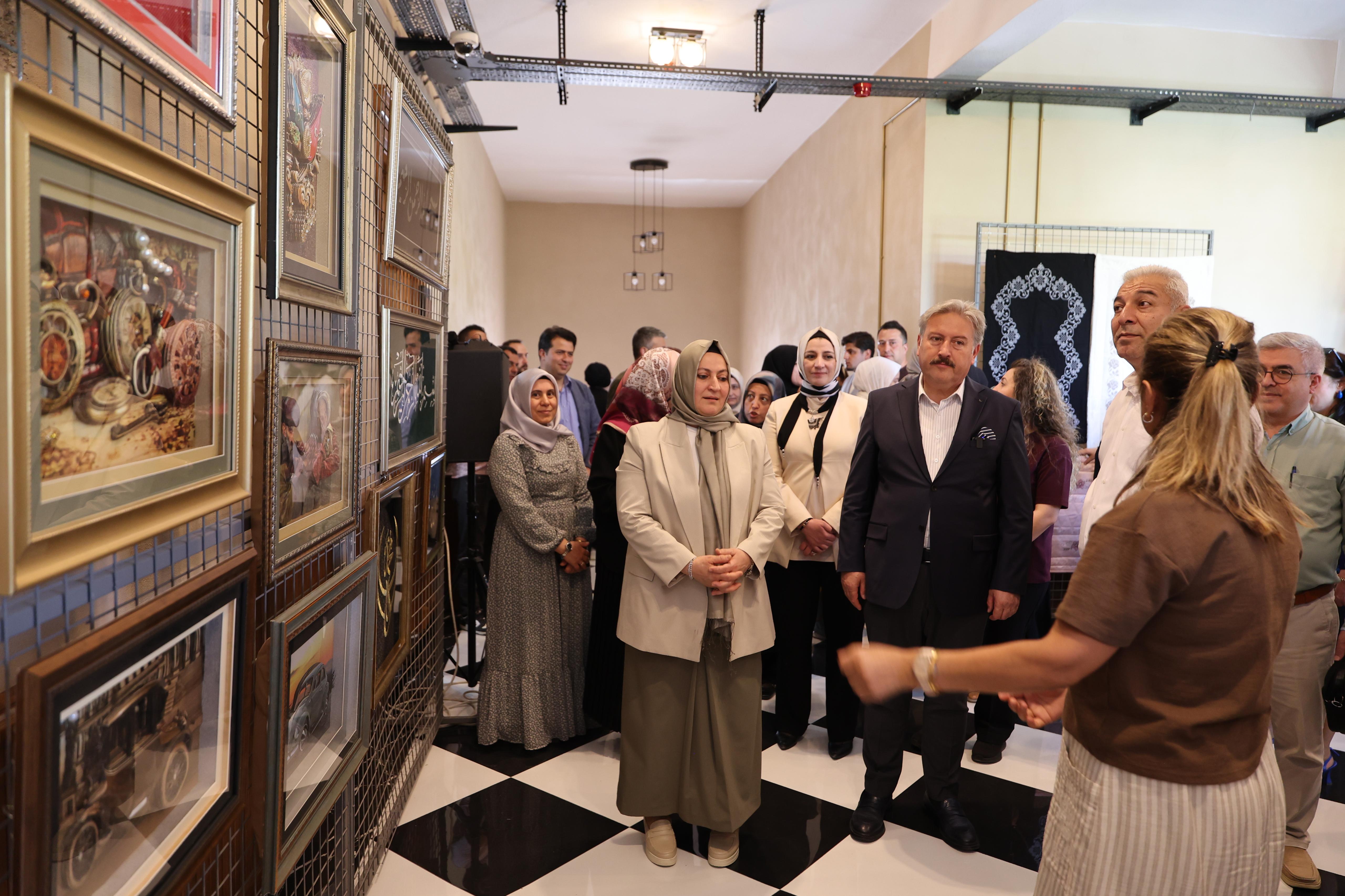 MELİKGAZİ BELEDİYESİ’NİN KURSLARINDAKİ BİR YILLIK EMEK GÖRÜCÜYE ÇIKTI