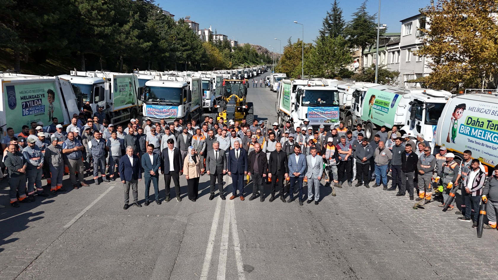 MELİKGAZİ’NİN TEMİZLİK ORDUSU MAHALLELERDE SONBAHAR TEMİZLİĞİNE BAŞLADI