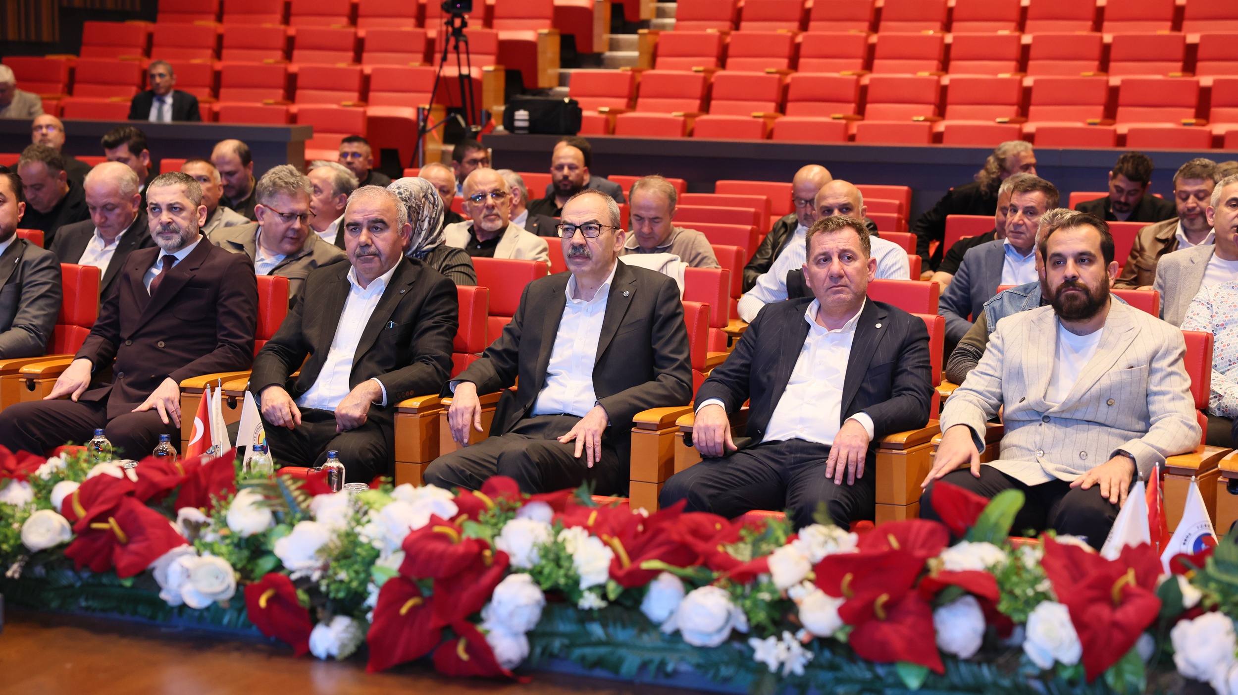 GÜLSOY : BELİRSİZLİK, KÜRESEL EKONOMİNİN ÖNÜNDEKİ EN BÜYÜK ENGELDİR