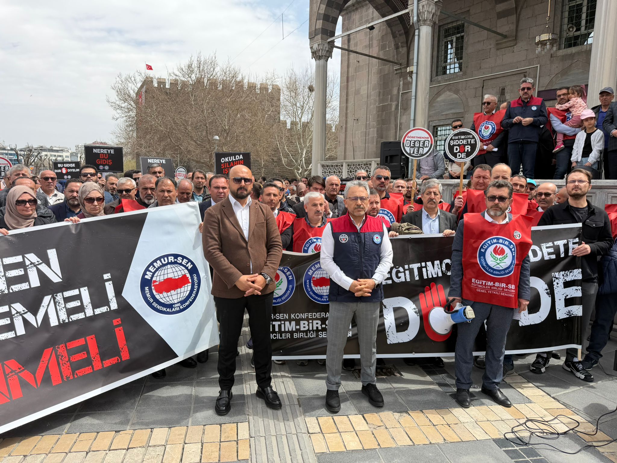 OKULLAR ÇATIİMA ALANI DEĞİL EĞİTİM YUVASIDIR