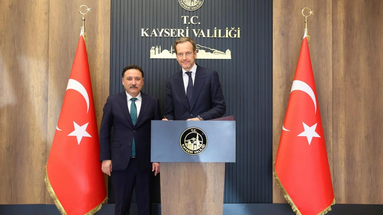 BÜYÜKELÇİSİ’NDEN VALİ ÇİÇEK’E ZİYARET