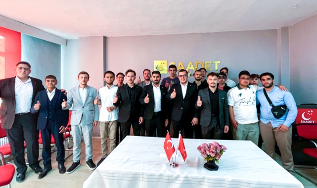 GENÇ SAADETLİLER BİR ARADA
