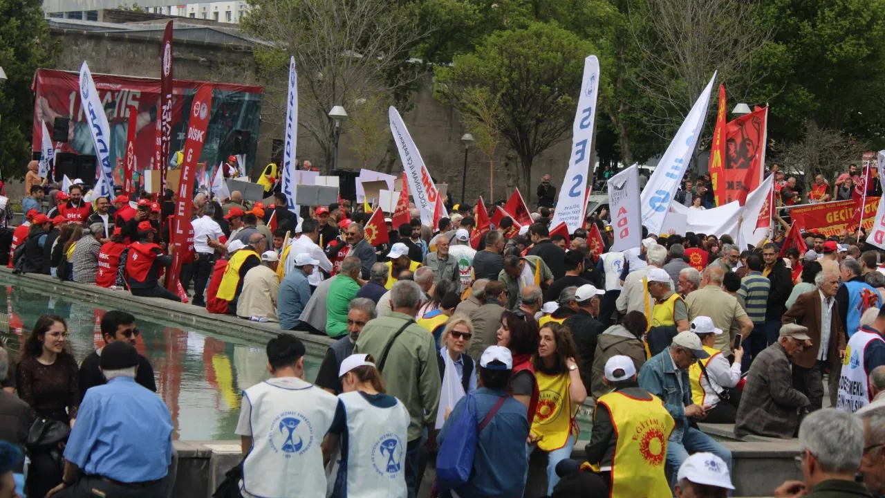 1 MAYISTA HALAYLAR ÇEKİLDİ