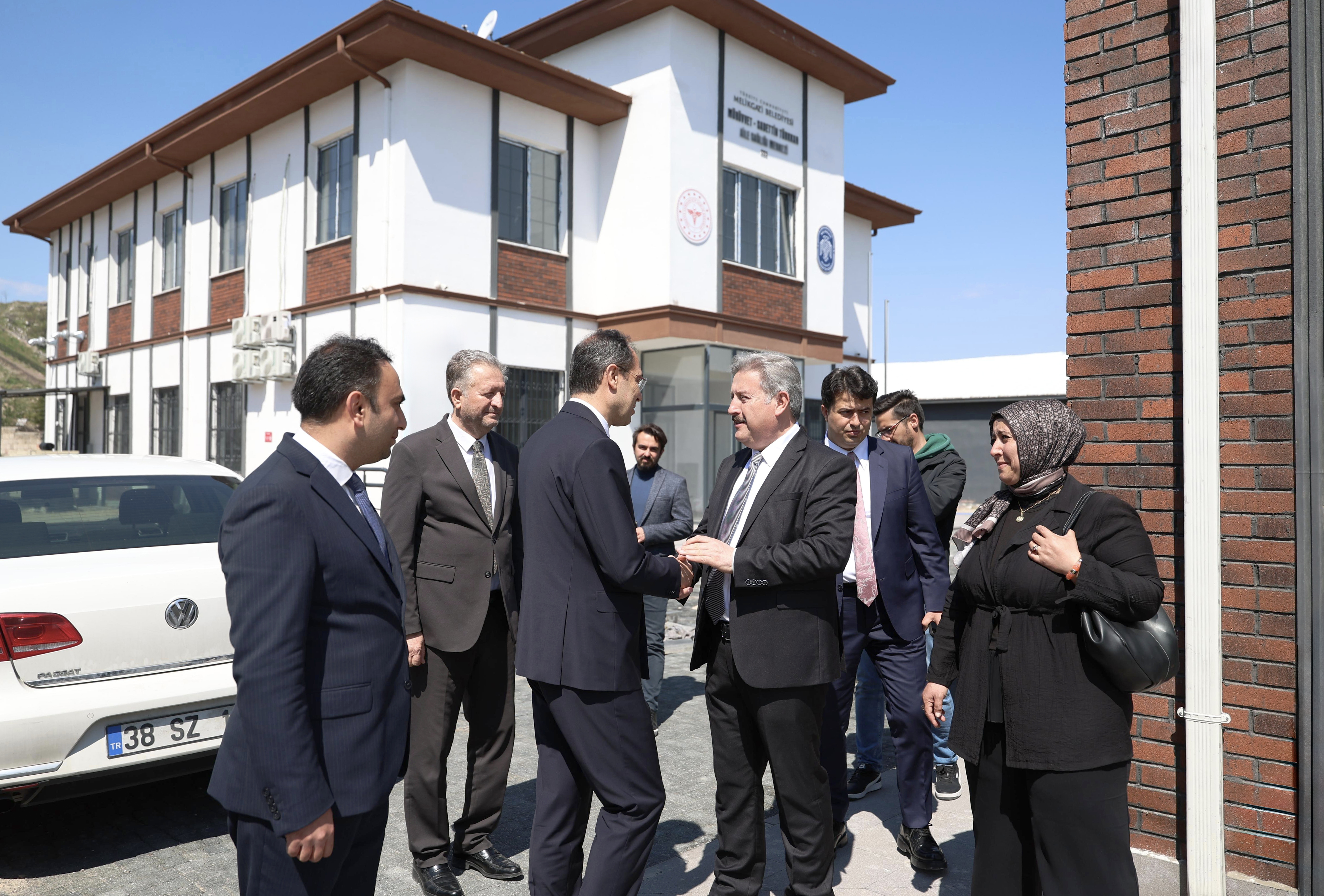 MELİKGAZİ BELEDİYESİ’NDEN 3 MAHALLEYİ MUTLU EDECEK DİŞ HASTANESİ MÜJDESİ