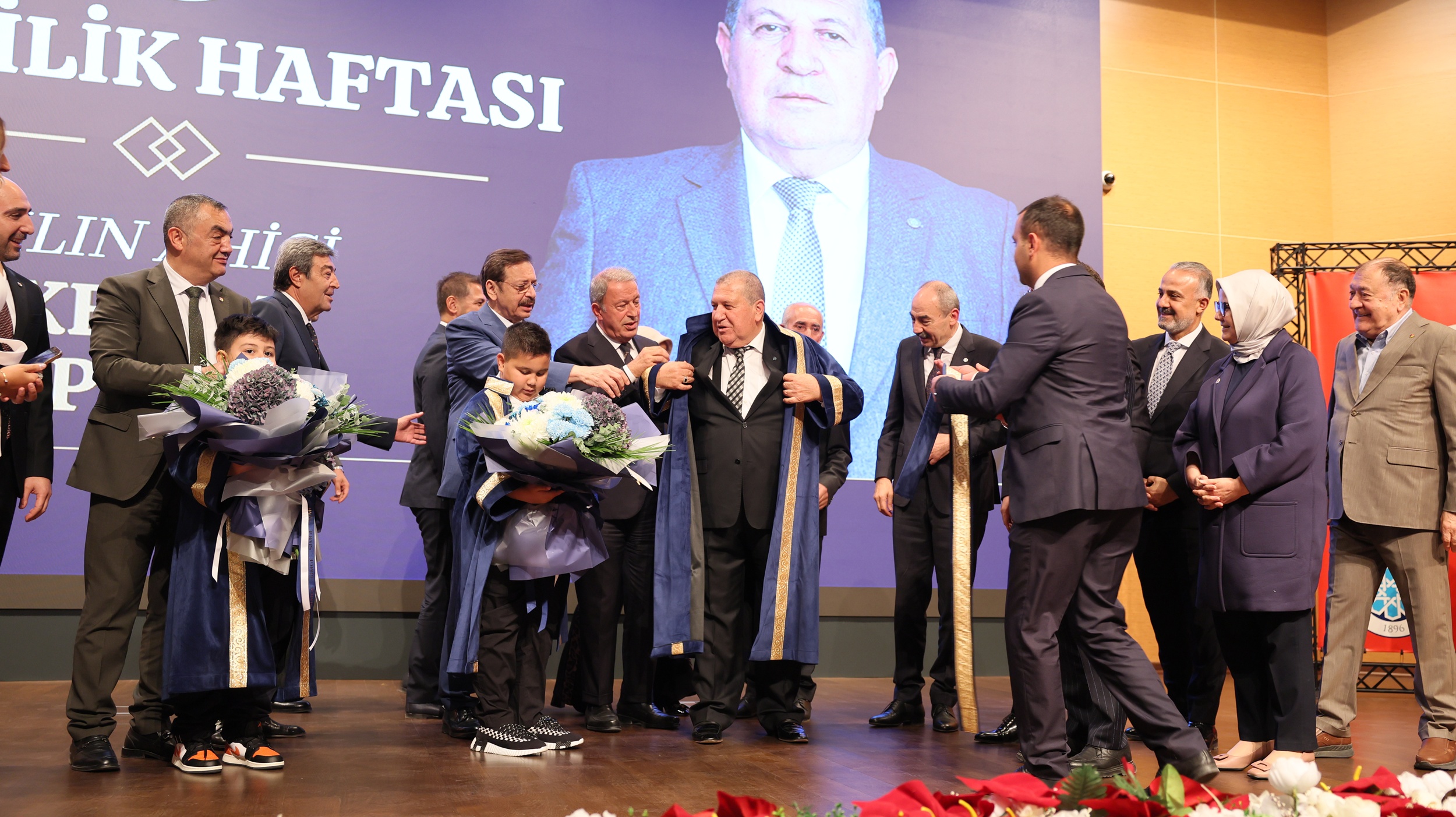 YILIN AHİSİ KEMAL TOPSAKAL’A KAFTANI TÖRENLE GİYDİRİLDİ