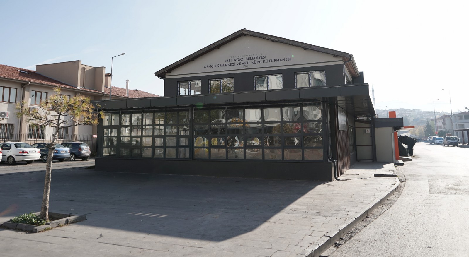 OSMANLI MAHALLESİ’NDE GENÇLERİN MERAKLA BEKLEDİĞİ GENÇLİK MERKEZİ YAKINDA HİZMETE AÇILIYOR