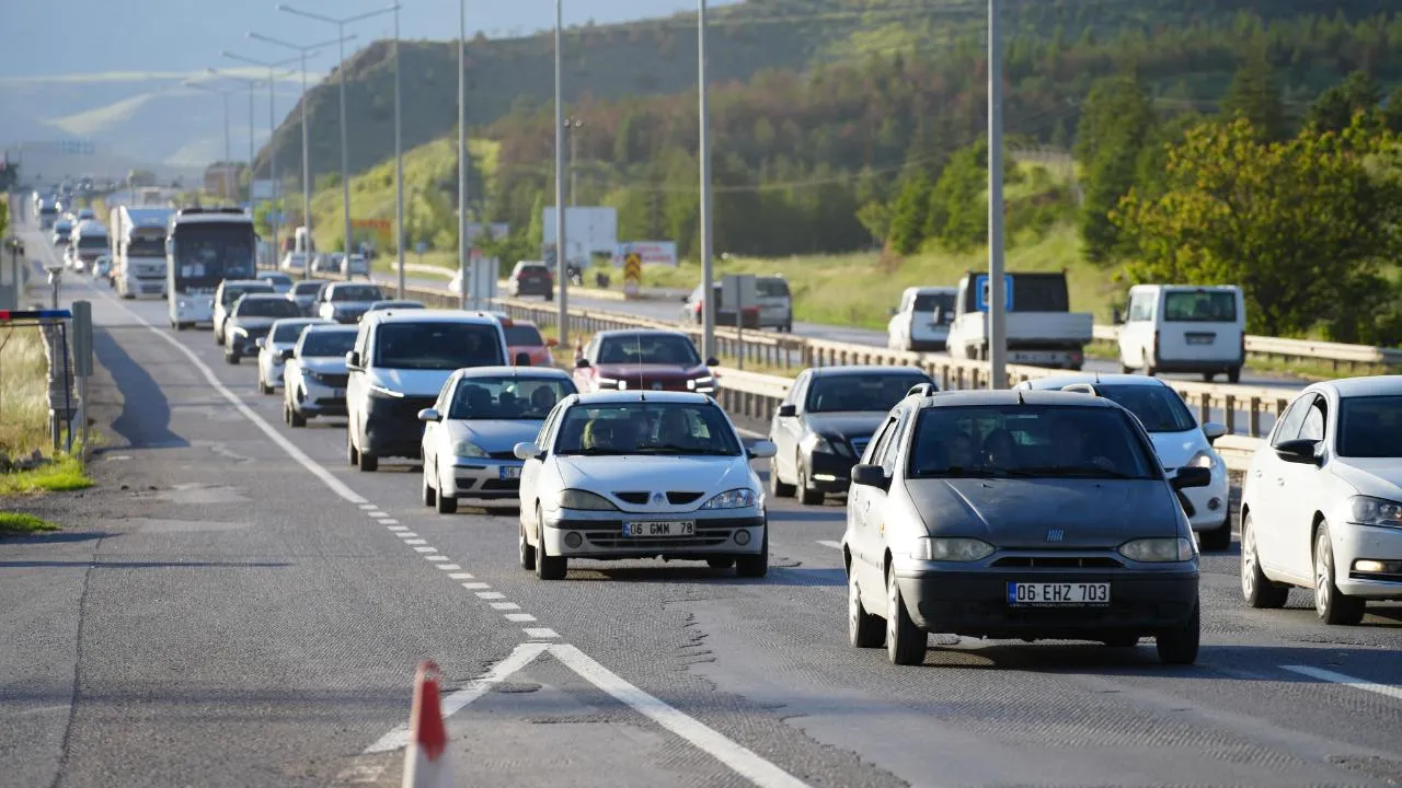 TRAFİKTE BAYRAM YOĞUNLUĞU BAŞLADI