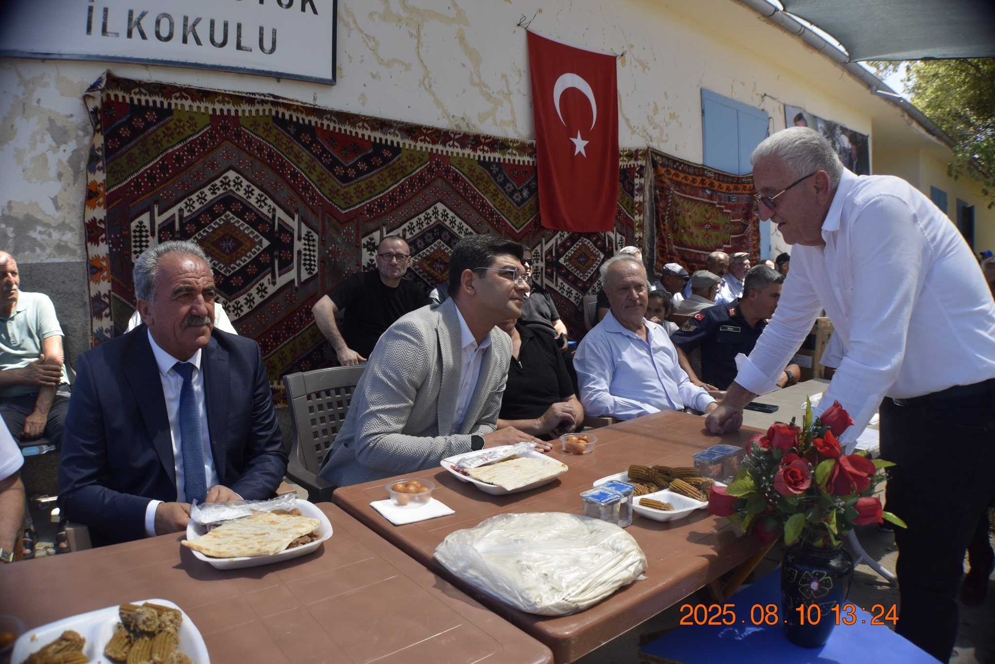 ÜZEYİR KARAKOÇ VE YAŞAR KOLSUZ ANISINA PİLAV ŞENLİĞİ DÜZENLENDİ