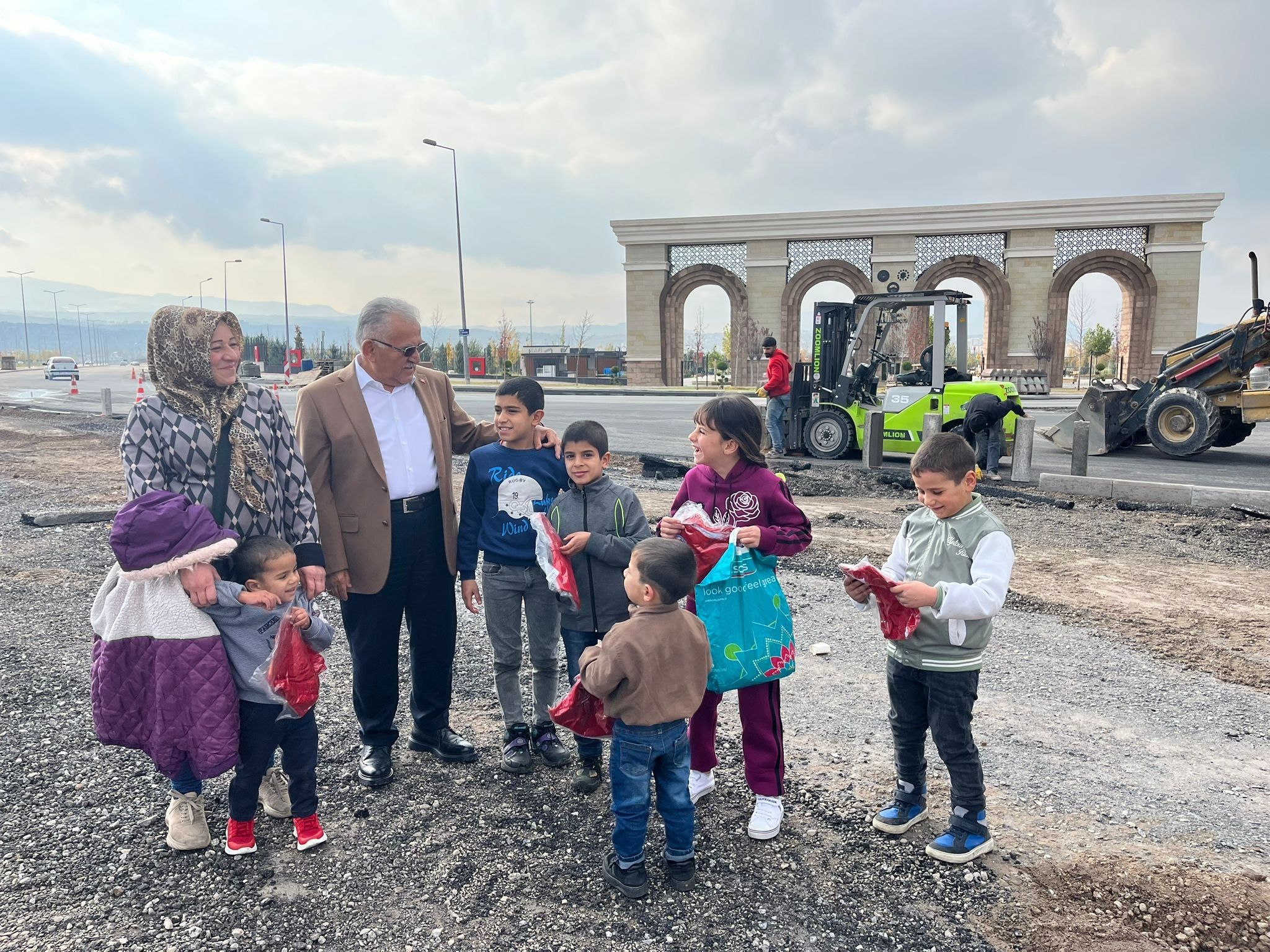 BAŞKANDAN PAZAR MESAİSİ