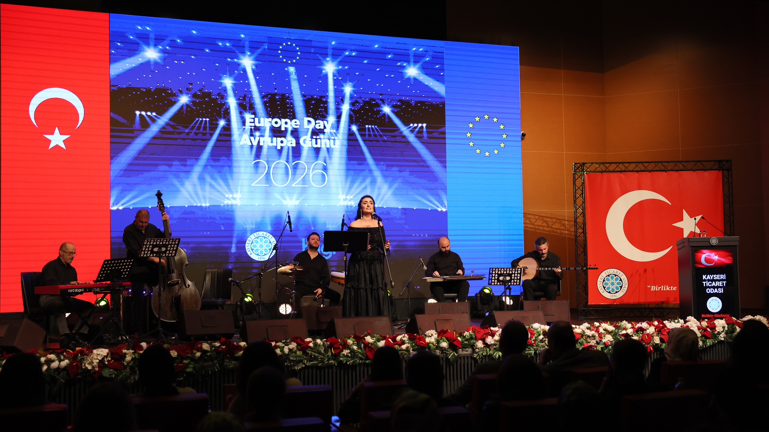 YAPRAK SAYAR’IN EŞSİZ YORUMUYLA KAYSERİ’DE UNUTULMAZ BİR MÜZİK ZİYAFETİ
