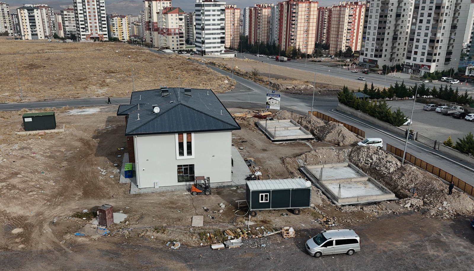 SAĞLIK YATIRIMLARINDA ÖNCÜ MELİKGAZİ BELEDİYESİ, ASIM-TÜRKAN BALCI AİLE SAĞLIK MERKEZİ’NDE SONA GELDİ