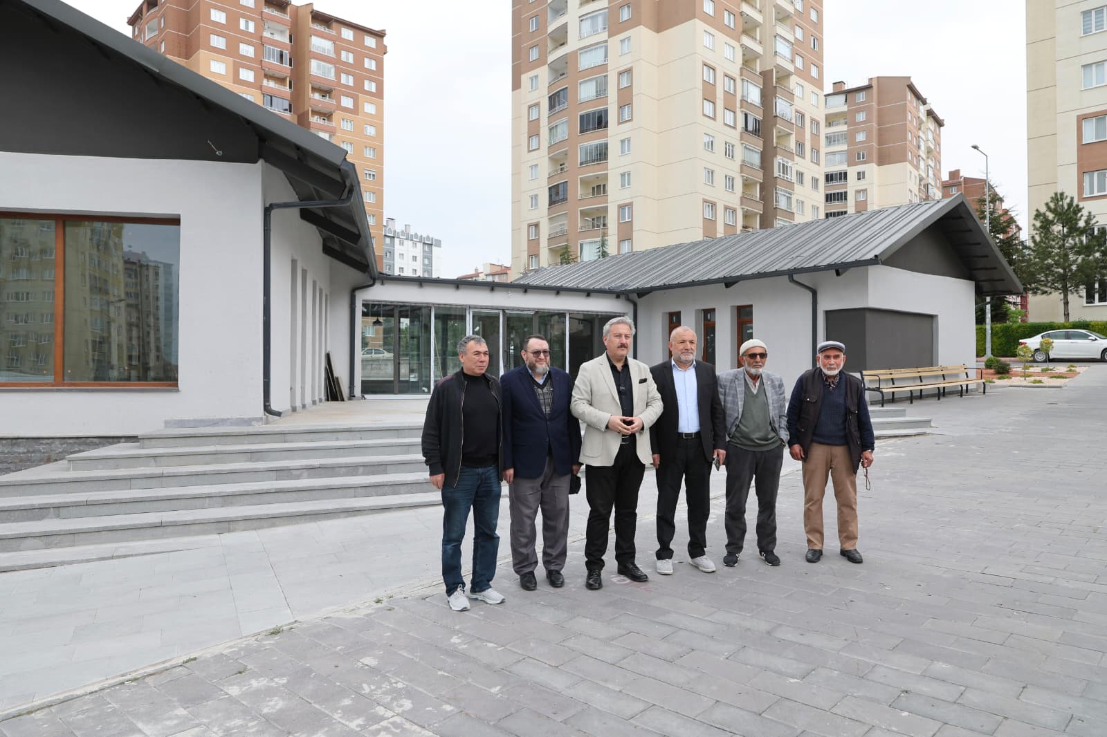 MELİKGAZİ’NİN SOSYAL TESİSİ GENÇ VE YAŞLILARI BİR ARAYA GETİRECEK