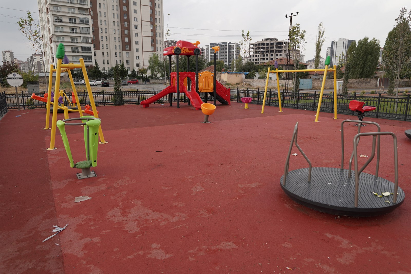 PARKLARIN BELEDİYESİ, MELİKGAZİ’DEN 5 YENİ PARK DAHA İLÇEYE KAZANDIRILIYOR