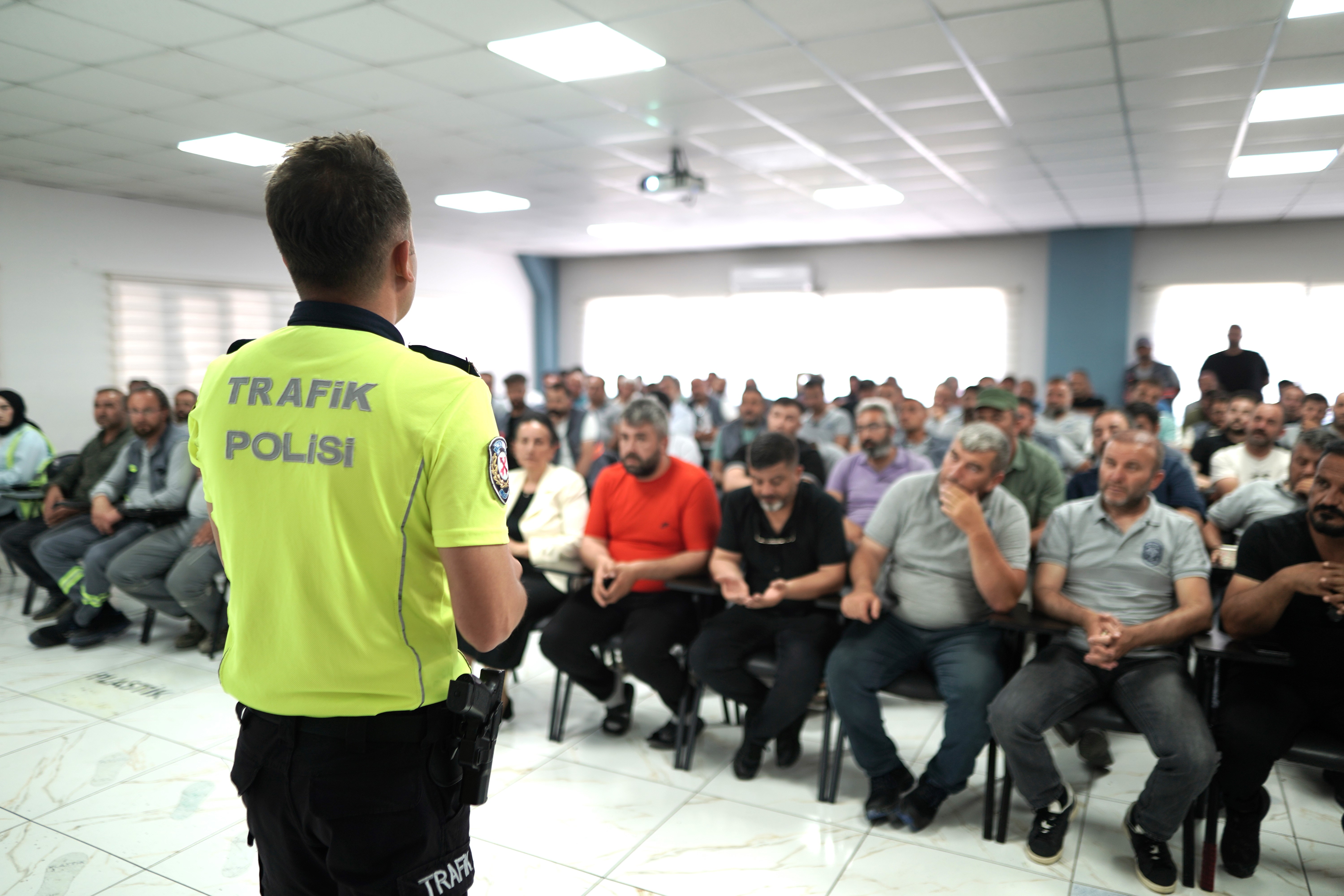 MELİKGAZİ'DEN SAHA ÇALIŞANLARINA TRAFİK EĞİTİMİ