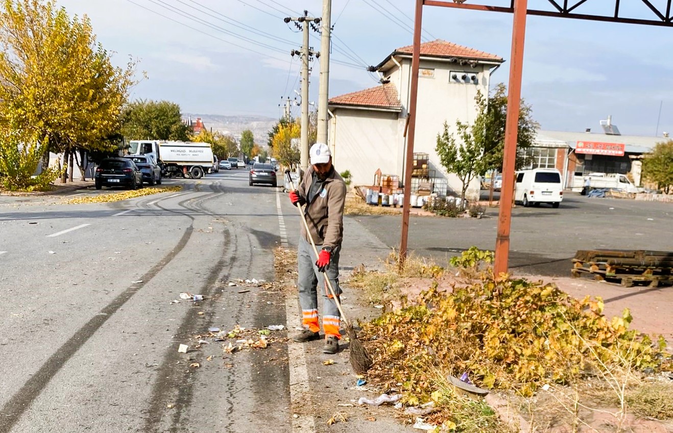 TEMİZLİK ORDUSU MAHALLELERİ PIRIL PIRIL YAPIYOR