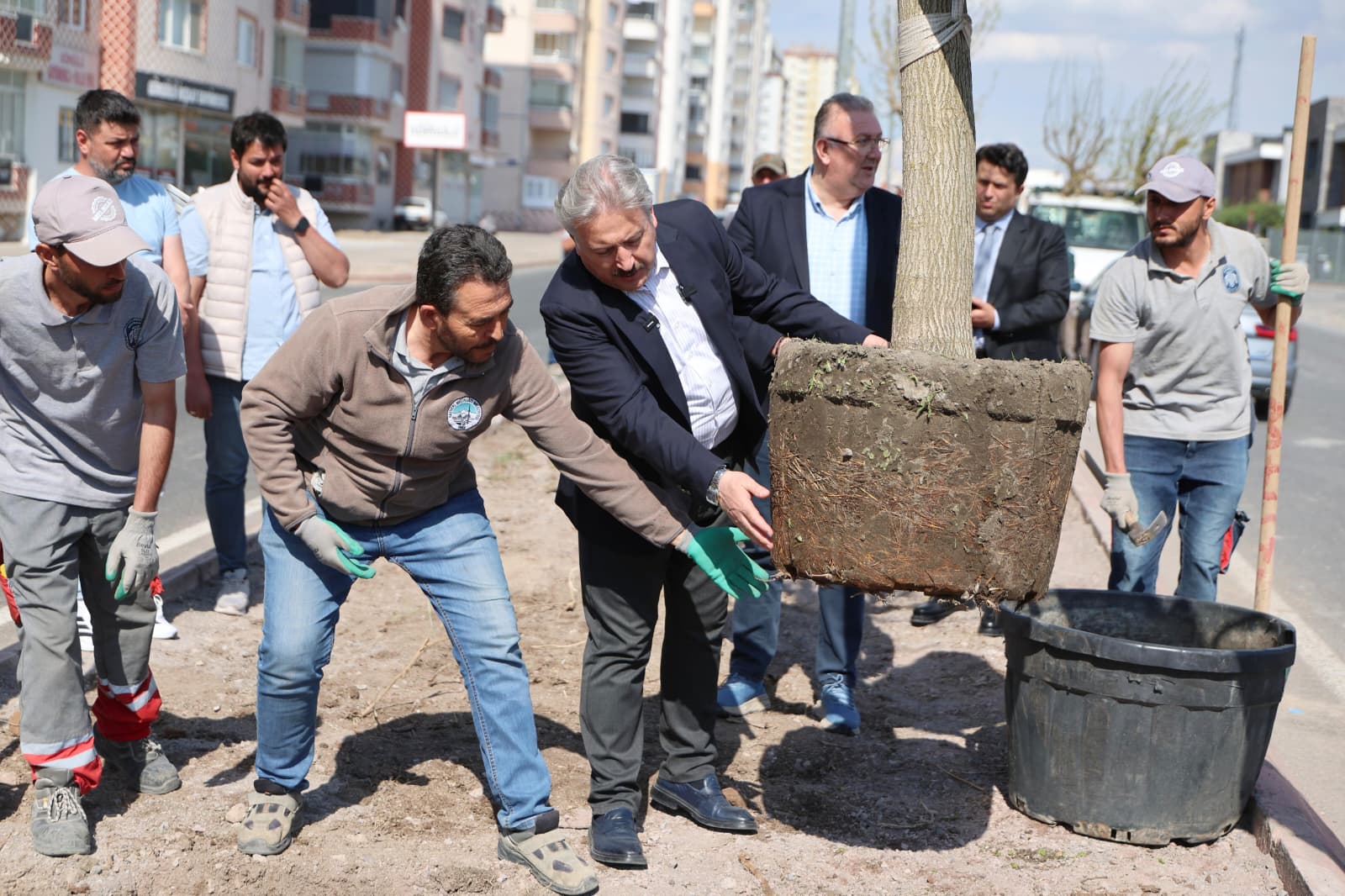 MELİKGAZİ, AĞAÇLANDIRMA ÇALIŞMALARI İLE GELECEĞE DAHA YEŞİL BİR MİRAS BIRAKIYOR