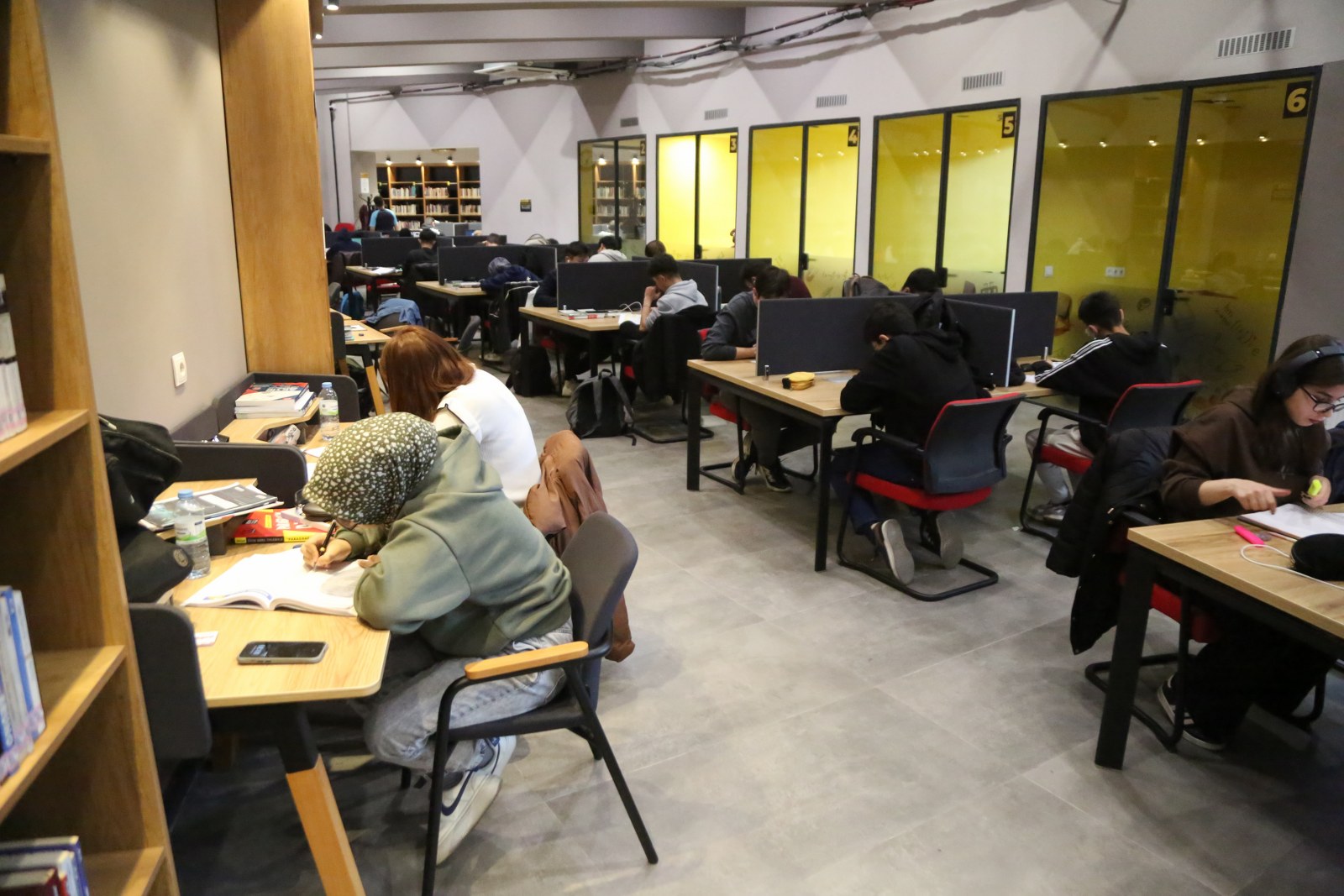 ARA TATİLDE MELİKGAZİ'NİN AKIL KÜPÜ KÜTÜPHANELERİ DOLUP TAŞIYOR