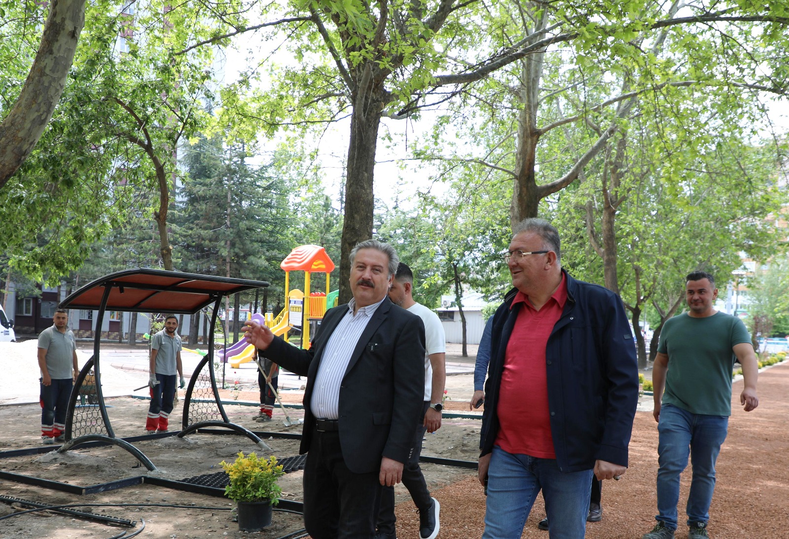 SELİMİYE MAHALLESİ’NİN YENİLENEN PARKI 