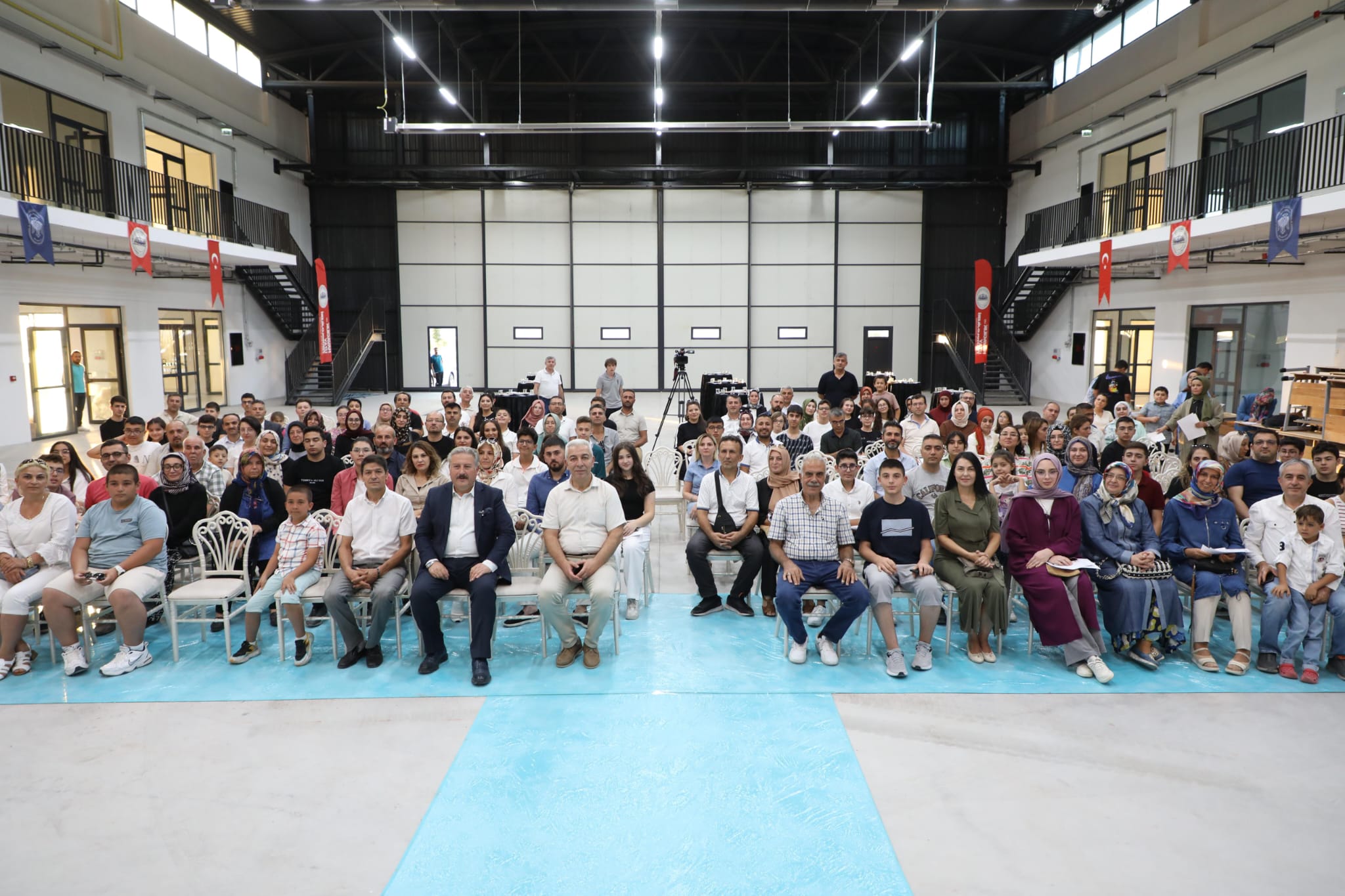 BAŞKAN PALANCIOĞLU HAVACILIK LİSESİNİN YENİ ÖĞRENCİLERİ İLE TANIŞTI, HEYECANLARINA ORTAK OLDU