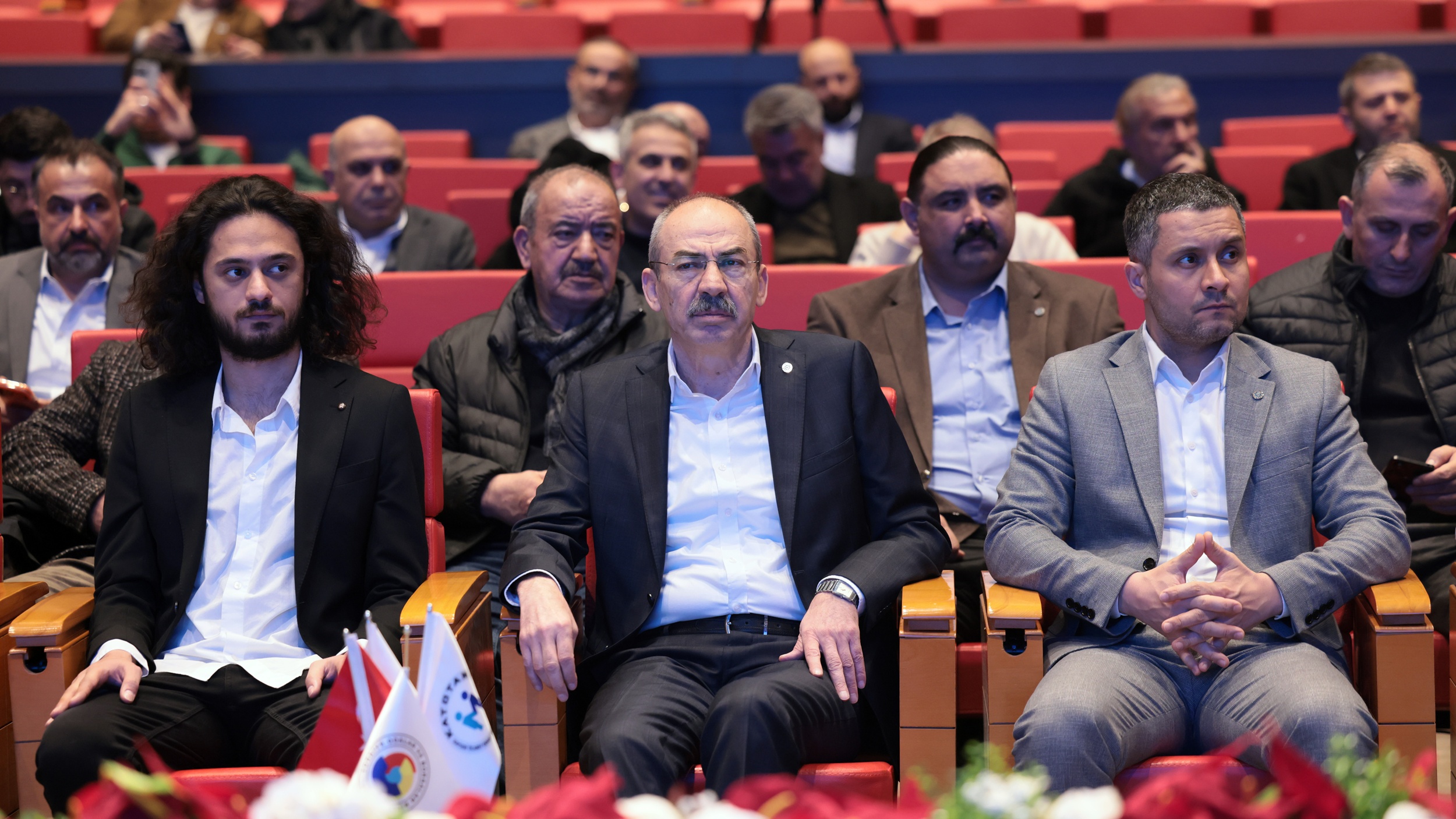 GÜLSOY : KÜRESEL EKONOMİDE KURALLAR DEĞİŞİYOR, RİSKLER DERİNLEŞİYOR