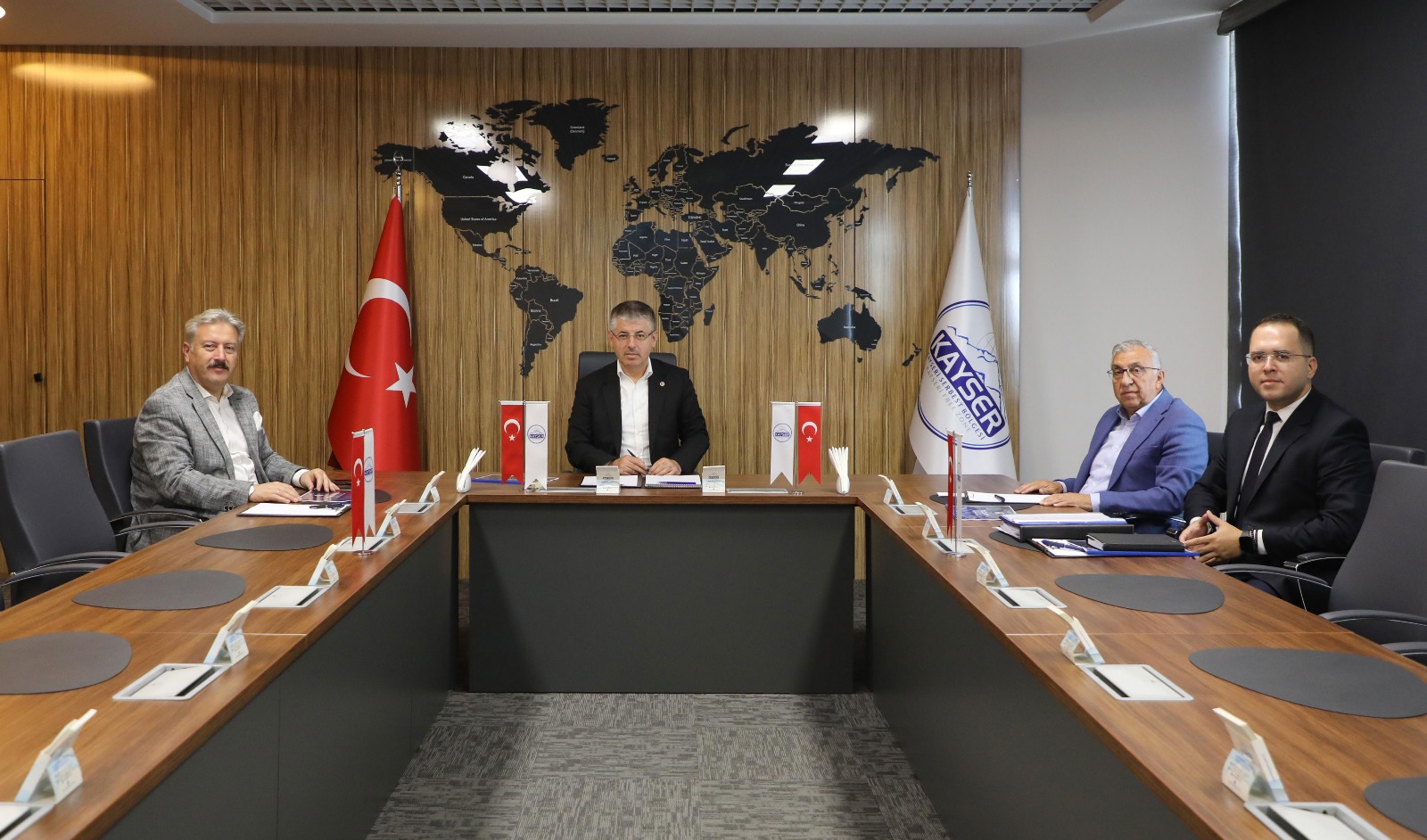 MİLLETVEKİLİ ÇOPUROĞLU KAYSERİ SERBEST BÖLGE’Yİ (KAYSER A.Ş. ) ZİYARET ETTİ