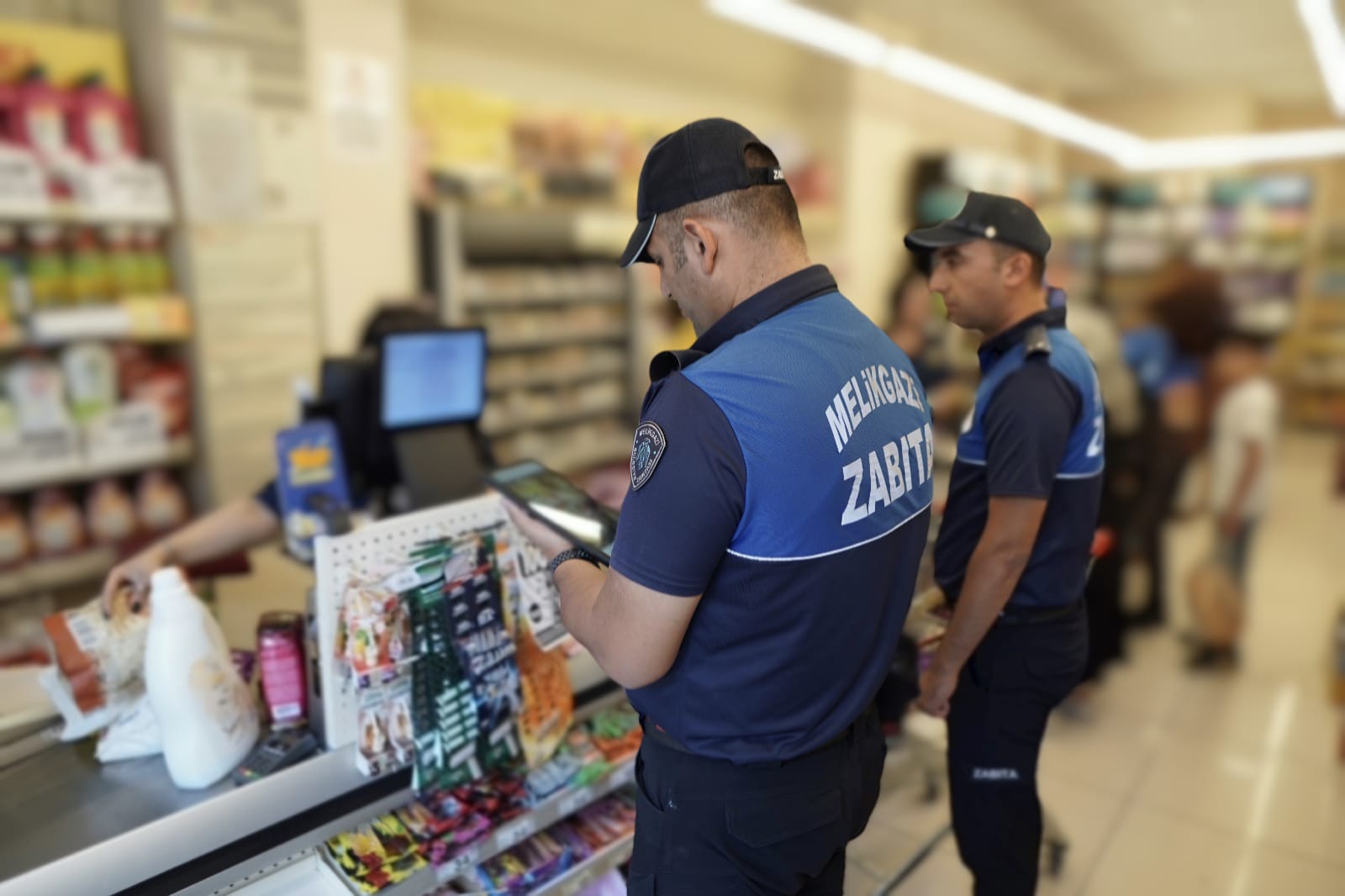 MELİKGAZİ BELEDİYESİ ZABITA EKİPLERİ MARKET VE FIRINLARDA DENETİM YAPTI