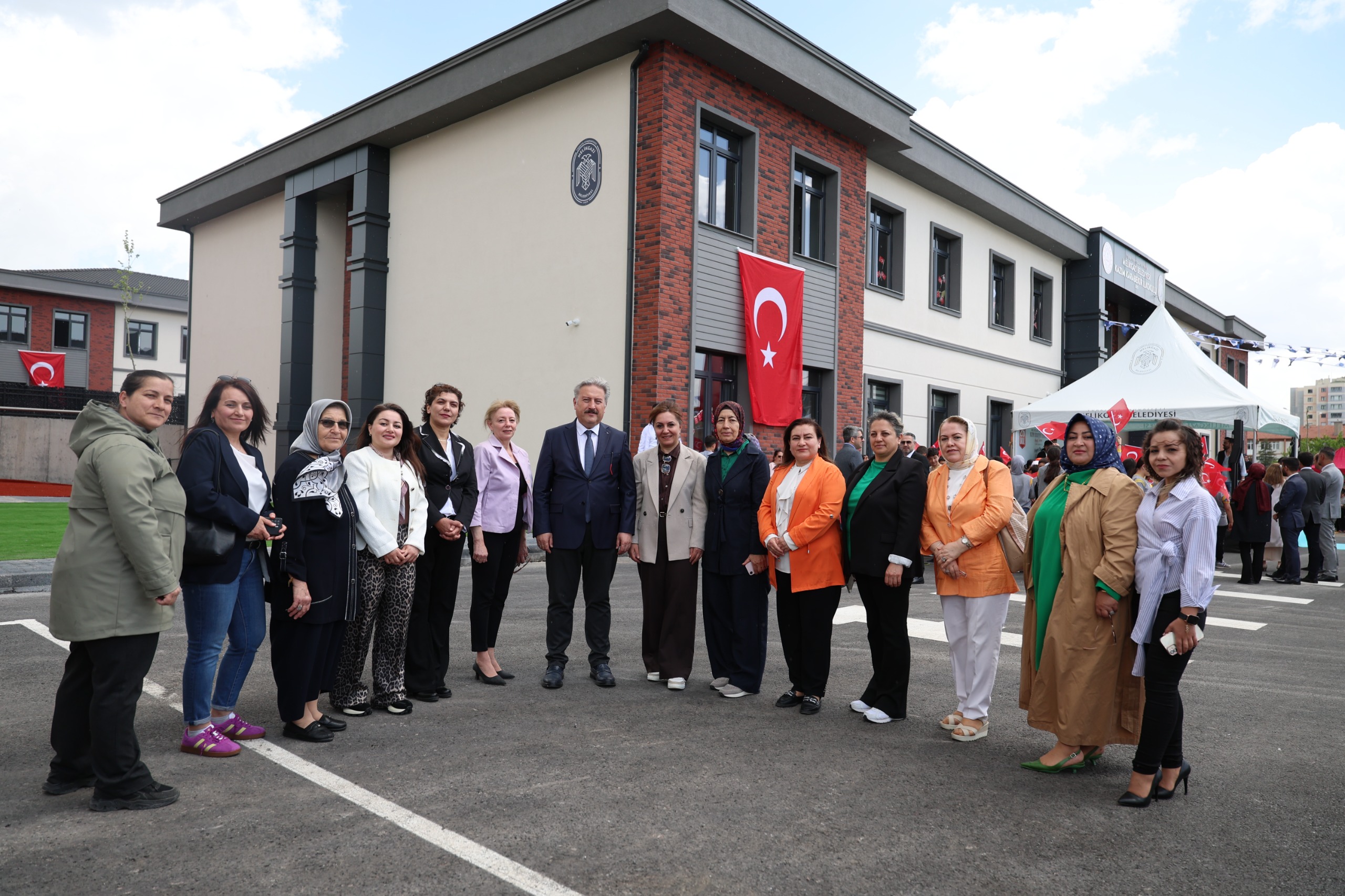 MELİKGAZİ BELEDİYESİ KAZIM KARABEKİR İLKOKULU VE ORTAOKULU AÇILDI