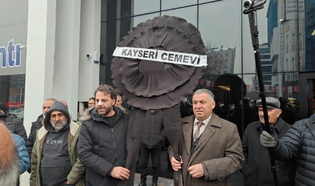 ALEVİLERDEN SİYAH ÇELENK