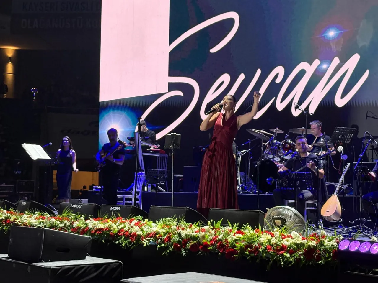 SEVCAN ORHAN KAYSERİYİ AYAĞA KALDIRDI