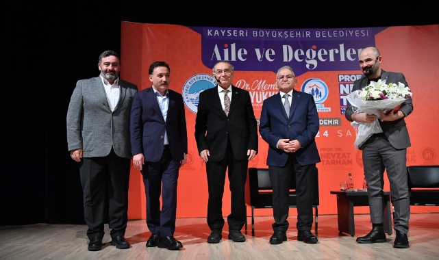 'AİLE VE DEĞERLER' KONFERANSI' BÜYÜK İLGİ GÖRDÜ