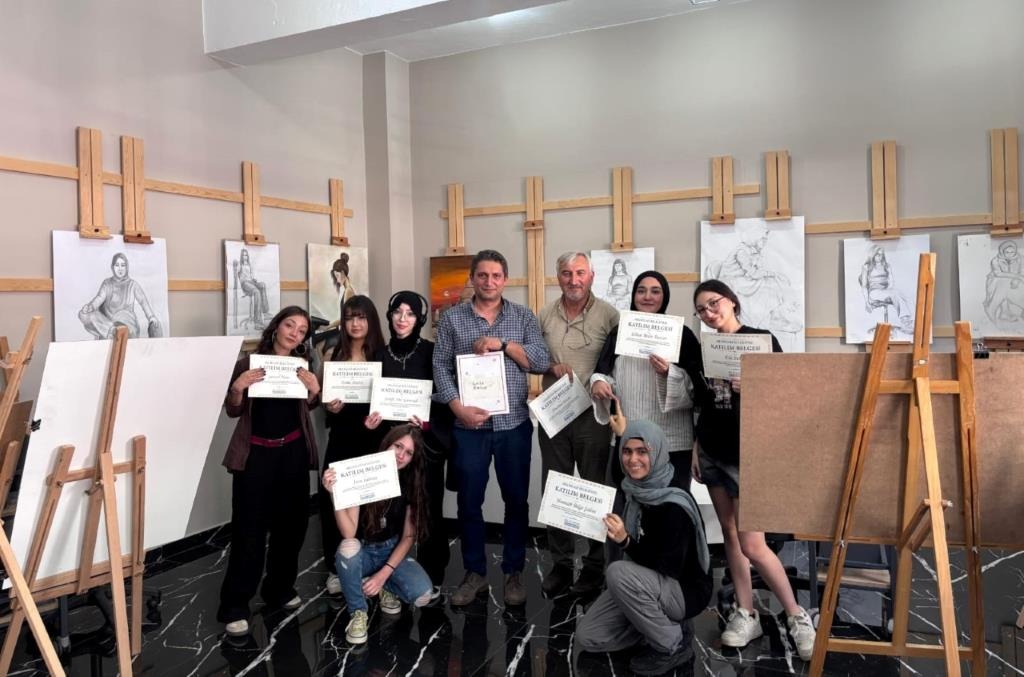 SANAT MELİKGAZİ’DEN ÜNİVERSİTEYE UZANAN BAŞARI