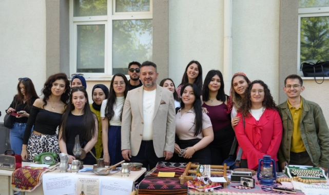  'GEÇMİŞİN İZLERİ' SERGİSİ BÜYÜK BEĞENİ TOPLADI