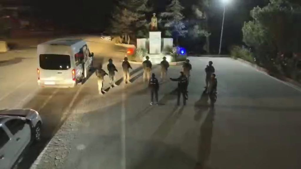 22 İLDE YAPILAN OPERASYONDA 92 DEAŞ ŞÜPHELİSİ YAKALANDI