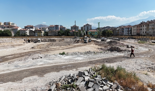 ZEMİN GÜÇLENDİRME ÇALIŞMALARI SÜRÜYOR