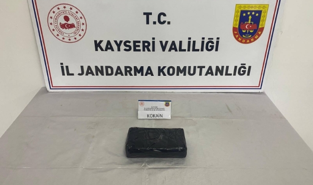 VALİDEN JANDARMAYA TEBRİK