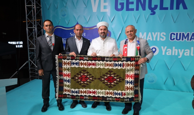 'İSLAM'DA AİLE VE GENÇLİK' ANLATILDI